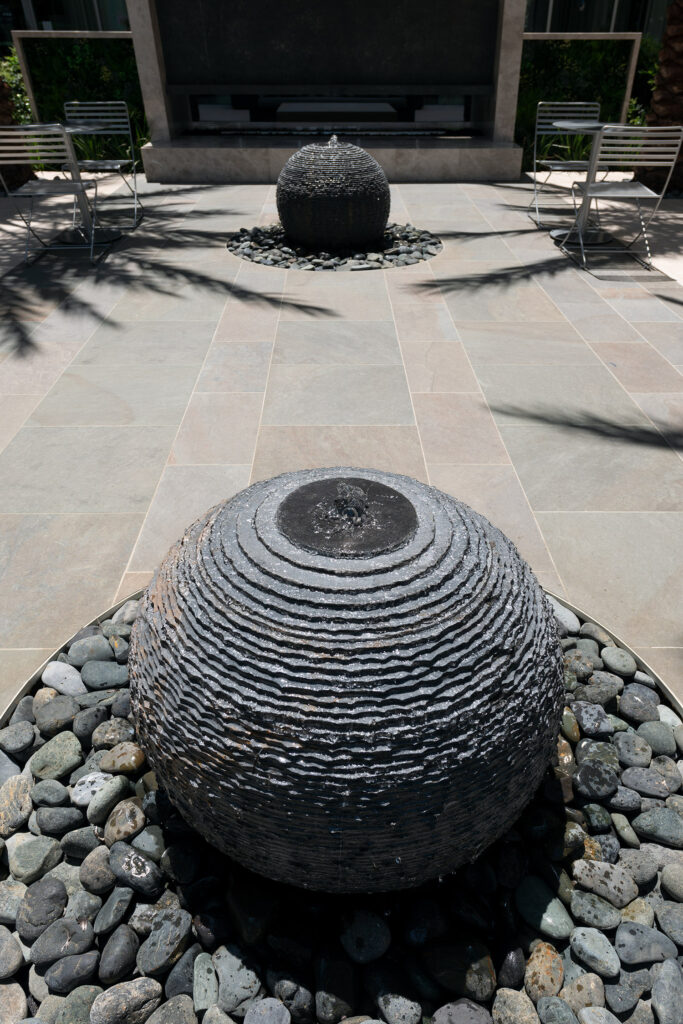 Outdoor decorative water fountains